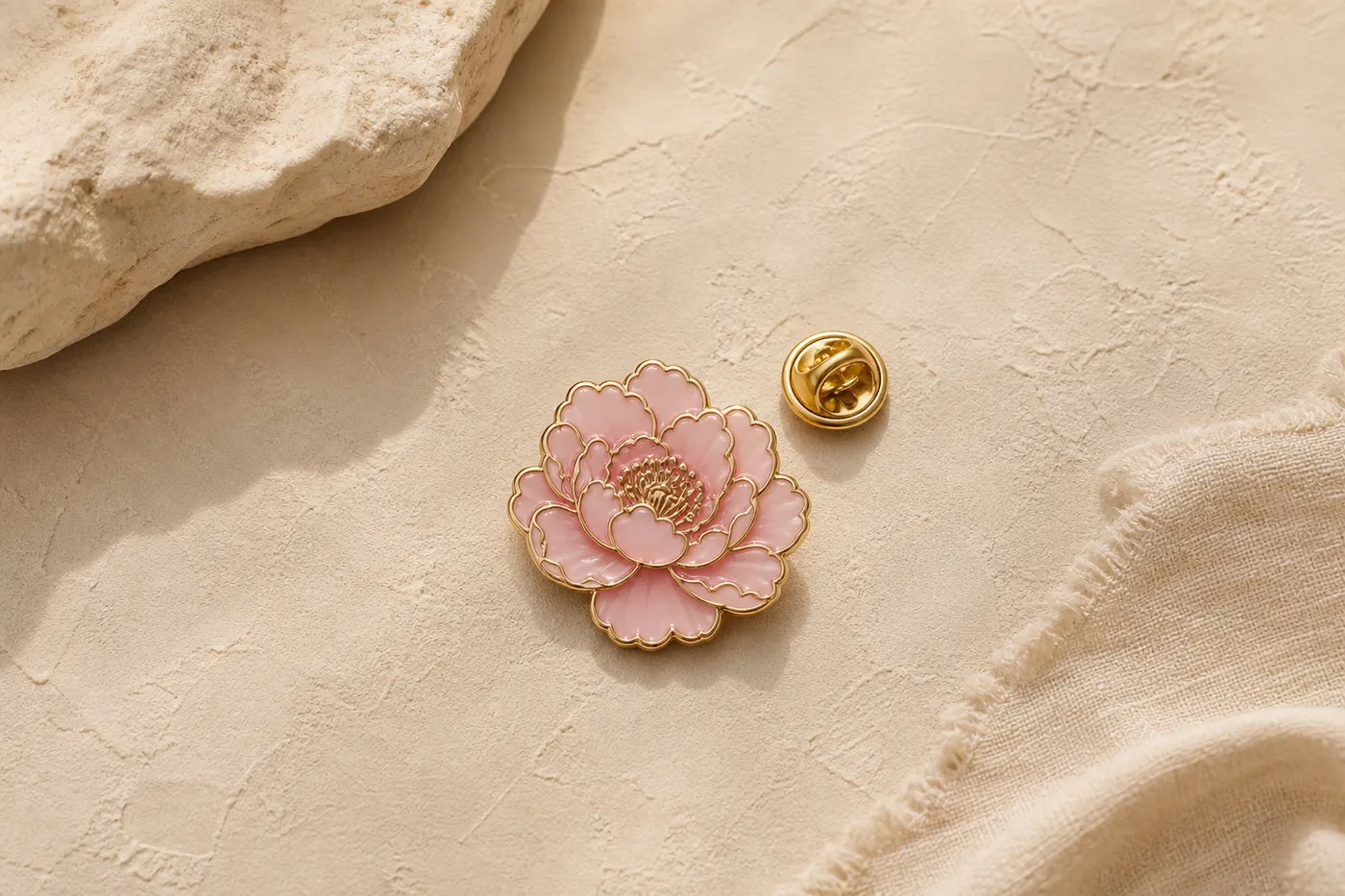 Iconique Pin's Émaillé Fleur Édition Limitée
